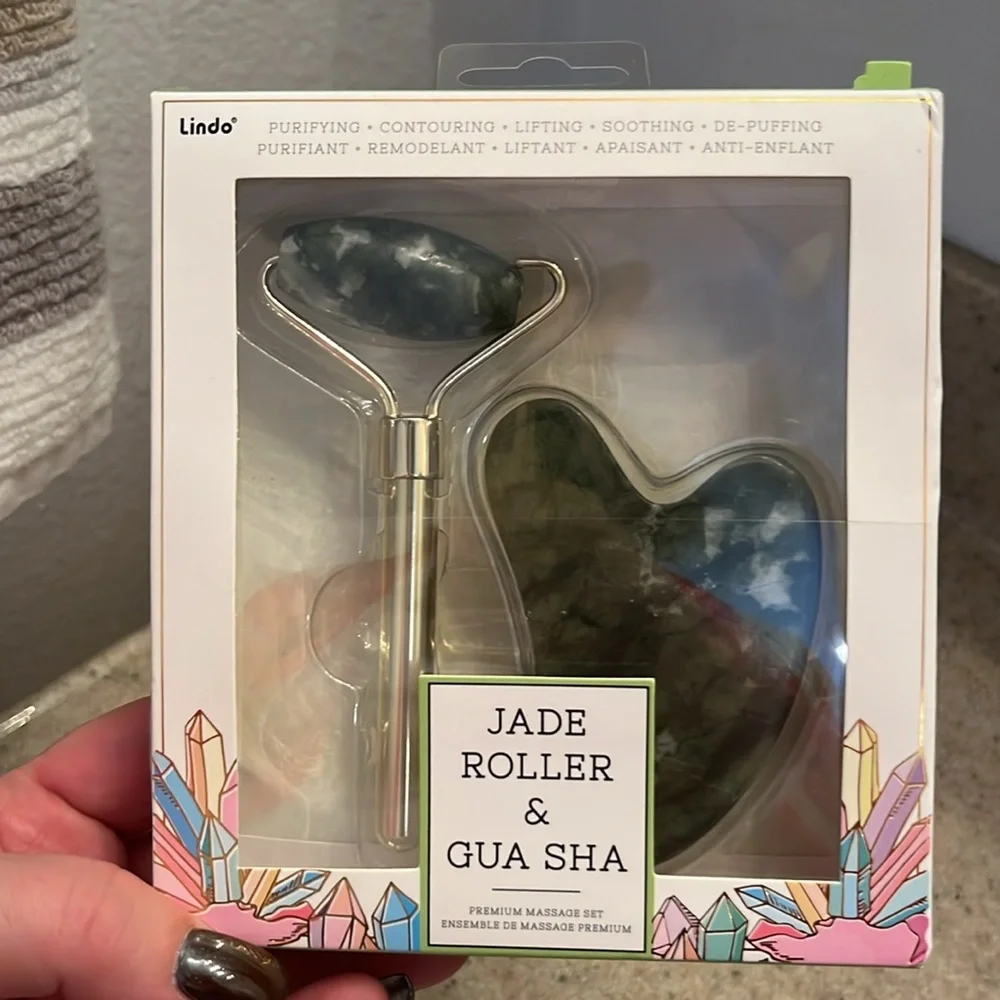 Lindo brand jade roller and Gua sha premium massage set- NWT
